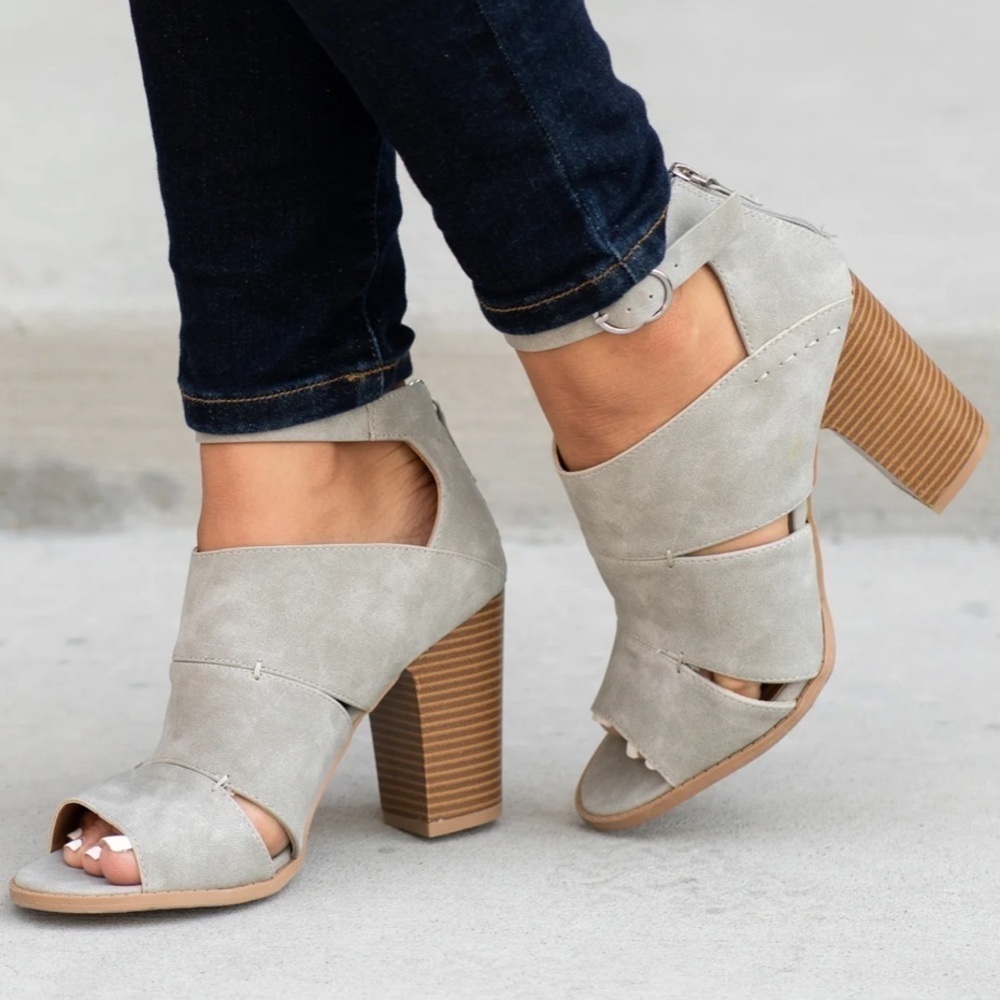 CADENCE Peep Toe Strappy Heels Buckle Grey Size 5.5